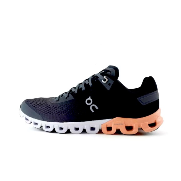 On Running Shoes - NWT on running Cloudflow 4 size 8